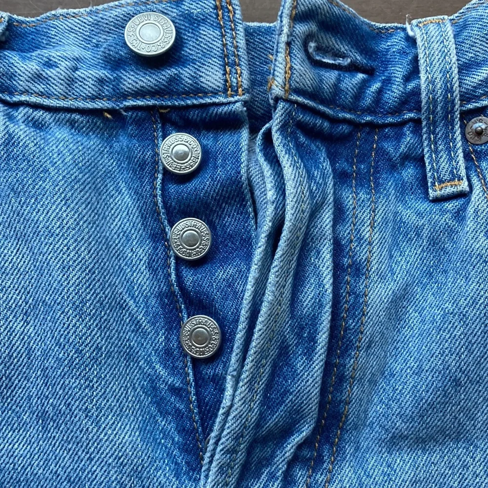 Levi’s Jeans 501s 🔥 - Picture 2 of 14